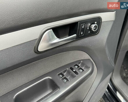 Чорний Фольксваген Туран, об'ємом двигуна 1.97 л та пробігом 243 тис. км за 12550 $, фото 19 на Automoto.ua