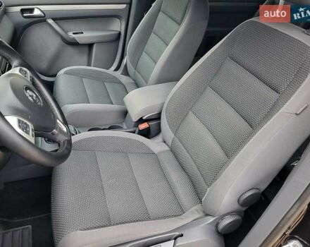 Черный Фольксваген Туран, объемом двигателя 1.6 л и пробегом 204 тыс. км за 11950 $, фото 54 на Automoto.ua