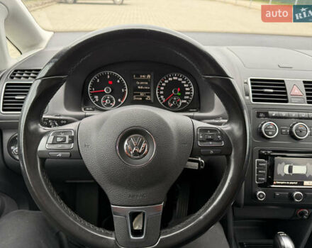 Черный Фольксваген Туран, объемом двигателя 1.6 л и пробегом 211 тыс. км за 11300 $, фото 56 на Automoto.ua