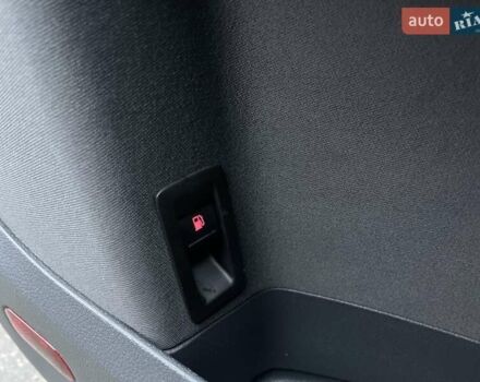 Чорний Фольксваген Туран, об'ємом двигуна 1.6 л та пробігом 231 тис. км за 11800 $, фото 27 на Automoto.ua