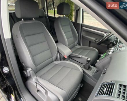 Чорний Фольксваген Туран, об'ємом двигуна 1.97 л та пробігом 265 тис. км за 10900 $, фото 28 на Automoto.ua