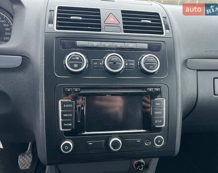 Чорний Фольксваген Туран, об'ємом двигуна 1.6 л та пробігом 201 тис. км за 12900 $, фото 25 на Automoto.ua