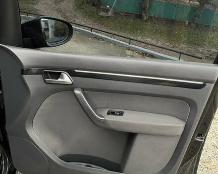 Черный Фольксваген Туран, объемом двигателя 2 л и пробегом 265 тыс. км за 11400 $, фото 2 на Automoto.ua