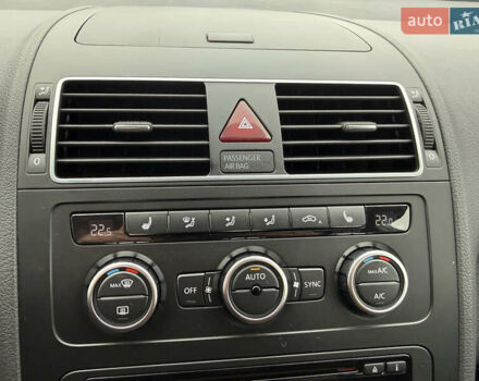 Черный Фольксваген Туран, объемом двигателя 1.6 л и пробегом 211 тыс. км за 11300 $, фото 60 на Automoto.ua