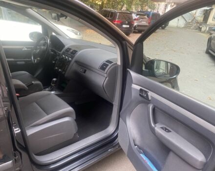 Черный Фольксваген Туран, объемом двигателя 1.6 л и пробегом 3 тыс. км за 9000 $, фото 2 на Automoto.ua