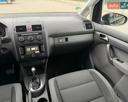 Черный Фольксваген Туран, объемом двигателя 1.6 л и пробегом 211 тыс. км за 11300 $, фото 44 на Automoto.ua