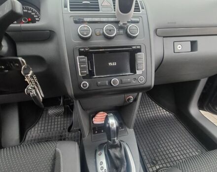 Черный Фольксваген Туран, объемом двигателя 2 л и пробегом 23 тыс. км за 14233 $, фото 6 на Automoto.ua