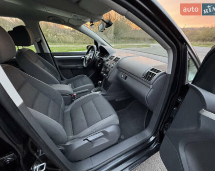 Черный Фольксваген Туран, объемом двигателя 1.6 л и пробегом 225 тыс. км за 8850 $, фото 8 на Automoto.ua