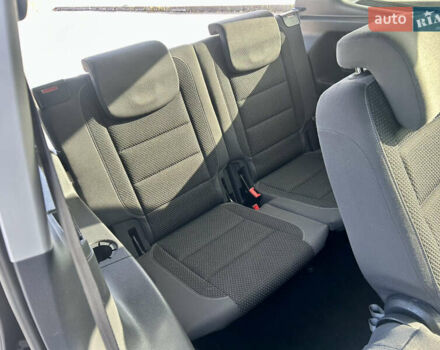 Черный Фольксваген Туран, объемом двигателя 1.6 л и пробегом 223 тыс. км за 11700 $, фото 13 на Automoto.ua