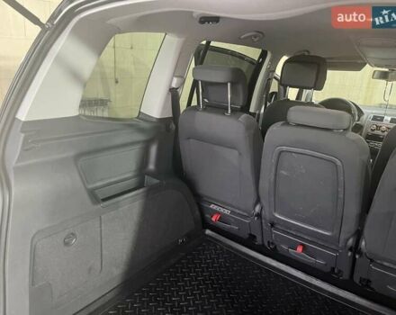 Черный Фольксваген Туран, объемом двигателя 1.97 л и пробегом 299 тыс. км за 11200 $, фото 7 на Automoto.ua