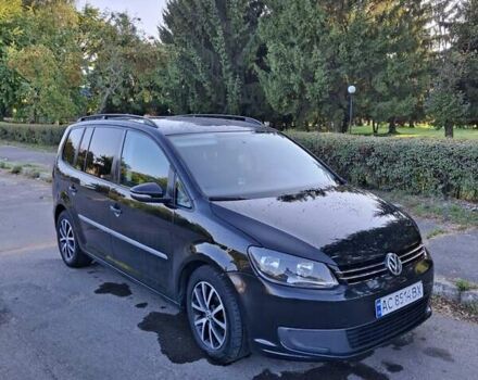 Черный Фольксваген Туран, объемом двигателя 1.6 л и пробегом 285 тыс. км за 10000 $, фото 1 на Automoto.ua