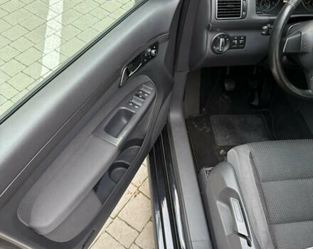 Чорний Фольксваген Туран, об'ємом двигуна 1.6 л та пробігом 243 тис. км за 8900 $, фото 19 на Automoto.ua