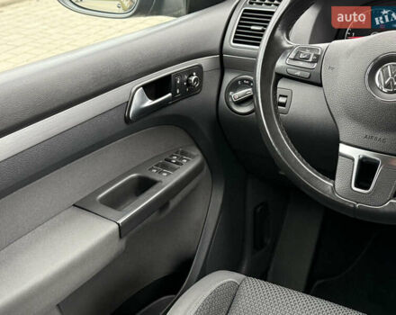 Черный Фольксваген Туран, объемом двигателя 1.6 л и пробегом 211 тыс. км за 11300 $, фото 47 на Automoto.ua