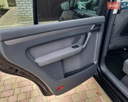 Черный Фольксваген Туран, объемом двигателя 1.6 л и пробегом 204 тыс. км за 11950 $, фото 62 на Automoto.ua