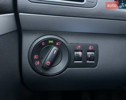 Чорний Фольксваген Туран, об'ємом двигуна 1.6 л та пробігом 231 тис. км за 11800 $, фото 11 на Automoto.ua