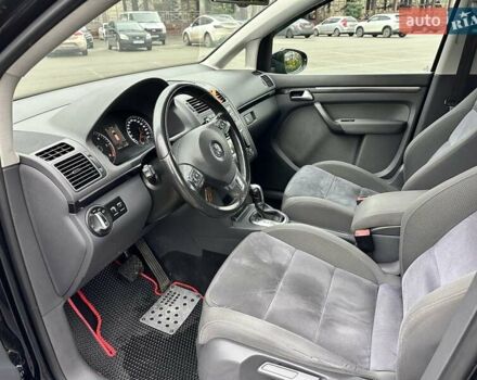 Черный Фольксваген Туран, объемом двигателя 2 л и пробегом 240 тыс. км за 11900 $, фото 12 на Automoto.ua