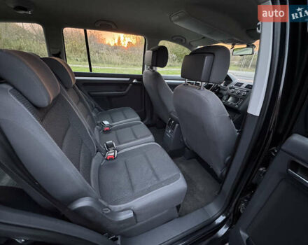 Черный Фольксваген Туран, объемом двигателя 1.6 л и пробегом 225 тыс. км за 8850 $, фото 9 на Automoto.ua