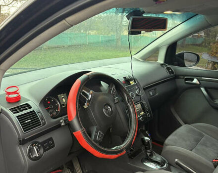 Черный Фольксваген Туран, объемом двигателя 2 л и пробегом 265 тыс. км за 11400 $, фото 1 на Automoto.ua