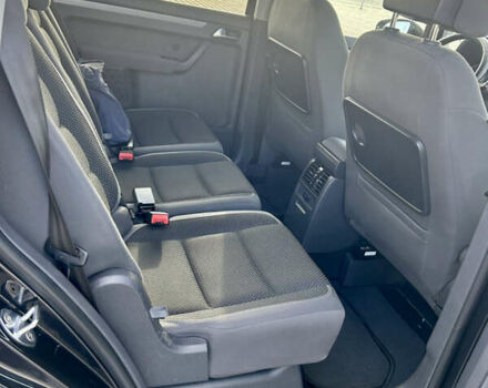 Черный Фольксваген Туран, объемом двигателя 1.6 л и пробегом 223 тыс. км за 11700 $, фото 14 на Automoto.ua