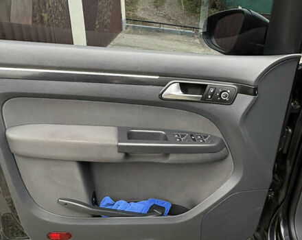 Черный Фольксваген Туран, объемом двигателя 2 л и пробегом 265 тыс. км за 11400 $, фото 3 на Automoto.ua