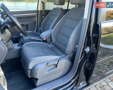 Черный Фольксваген Туран, объемом двигателя 1.97 л и пробегом 263 тыс. км за 10999 $, фото 21 на Automoto.ua