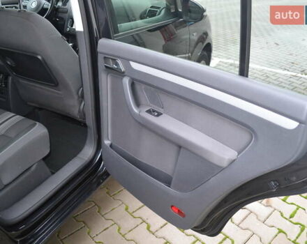 Черный Фольксваген Туран, объемом двигателя 2 л и пробегом 230 тыс. км за 14200 $, фото 22 на Automoto.ua