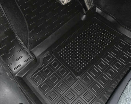 Черный Фольксваген Туран, объемом двигателя 1.97 л и пробегом 281 тыс. км за 13500 $, фото 16 на Automoto.ua