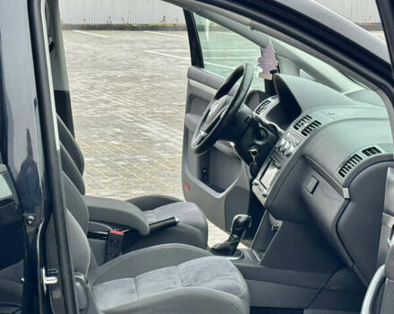 Черный Фольксваген Туран, объемом двигателя 2 л и пробегом 196 тыс. км за 14599 $, фото 44 на Automoto.ua