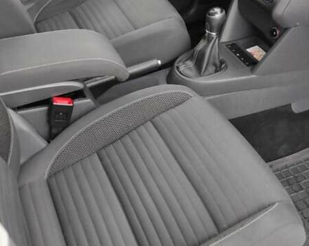 Черный Фольксваген Туран, объемом двигателя 1.97 л и пробегом 349 тыс. км за 13300 $, фото 2 на Automoto.ua