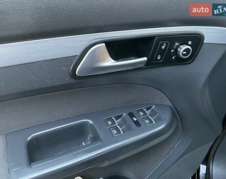 Черный Фольксваген Туран, объемом двигателя 1.6 л и пробегом 231 тыс. км за 11750 $, фото 10 на Automoto.ua