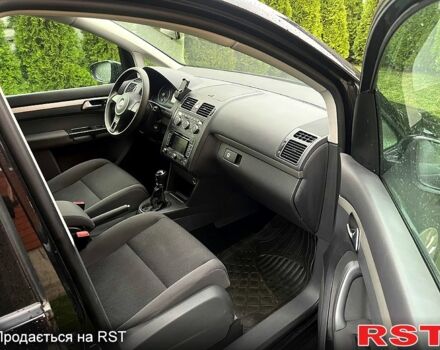 Черный Фольксваген Туран, объемом двигателя 1.6 л и пробегом 248 тыс. км за 9800 $, фото 2 на Automoto.ua