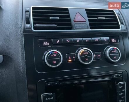 Черный Фольксваген Туран, объемом двигателя 1.6 л и пробегом 231 тыс. км за 11750 $, фото 1 на Automoto.ua