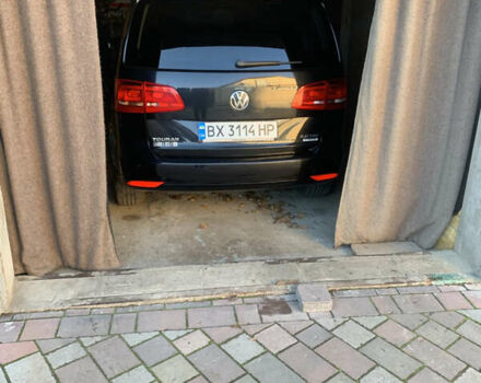 Черный Фольксваген Туран, объемом двигателя 1.97 л и пробегом 281 тыс. км за 13500 $, фото 3 на Automoto.ua