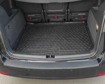 Черный Фольксваген Туран, объемом двигателя 1.97 л и пробегом 349 тыс. км за 13300 $, фото 12 на Automoto.ua