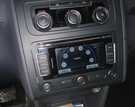 Черный Фольксваген Туран, объемом двигателя 1.97 л и пробегом 281 тыс. км за 13500 $, фото 5 на Automoto.ua