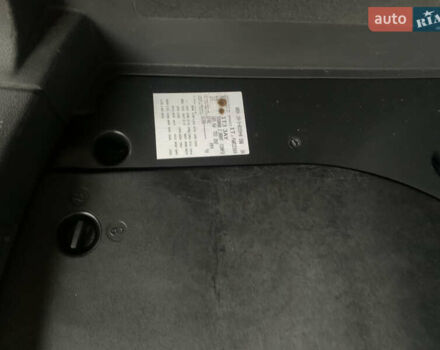 Черный Фольксваген Туран, объемом двигателя 1.97 л и пробегом 281 тыс. км за 13500 $, фото 10 на Automoto.ua