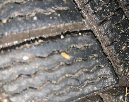 Черный Фольксваген Туран, объемом двигателя 1.97 л и пробегом 281 тыс. км за 13500 $, фото 17 на Automoto.ua