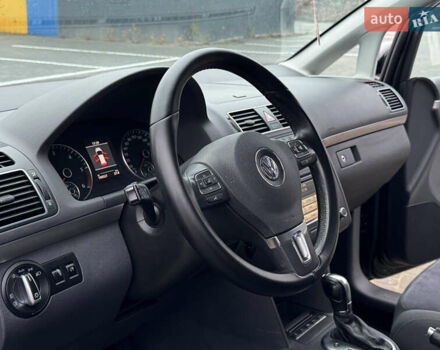 Черный Фольксваген Туран, объемом двигателя 2 л и пробегом 196 тыс. км за 14599 $, фото 49 на Automoto.ua
