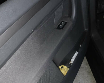 Черный Фольксваген Туран, объемом двигателя 1.97 л и пробегом 281 тыс. км за 13500 $, фото 15 на Automoto.ua