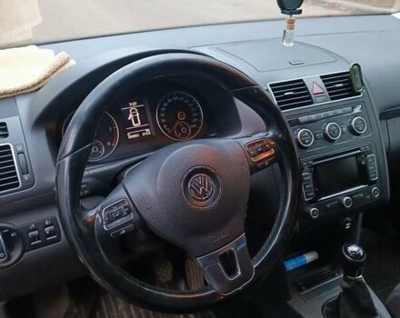 Черный Фольксваген Туран, объемом двигателя 1.6 л и пробегом 293 тыс. км за 10500 $, фото 2 на Automoto.ua