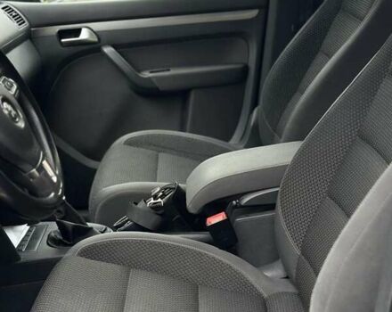 Черный Фольксваген Туран, объемом двигателя 1.6 л и пробегом 250 тыс. км за 9500 $, фото 13 на Automoto.ua