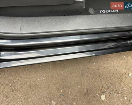 Черный Фольксваген Туран, объемом двигателя 1.4 л и пробегом 207 тыс. км за 10777 $, фото 212 на Automoto.ua