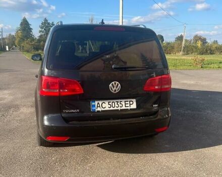 Черный Фольксваген Туран, объемом двигателя 1.6 л и пробегом 295 тыс. км за 12100 $, фото 4 на Automoto.ua