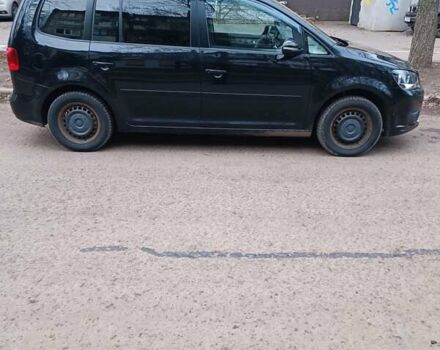 Черный Фольксваген Туран, объемом двигателя 1.6 л и пробегом 293 тыс. км за 10500 $, фото 1 на Automoto.ua