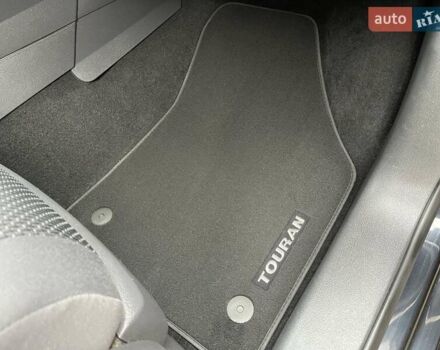 Черный Фольксваген Туран, объемом двигателя 1.4 л и пробегом 207 тыс. км за 10777 $, фото 213 на Automoto.ua