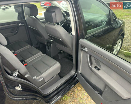 Чорний Фольксваген Туран, об'ємом двигуна 1.6 л та пробігом 253 тис. км за 12700 $, фото 15 на Automoto.ua