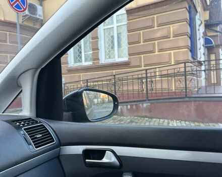 Черный Фольксваген Туран, объемом двигателя 1.97 л и пробегом 223 тыс. км за 13450 $, фото 41 на Automoto.ua