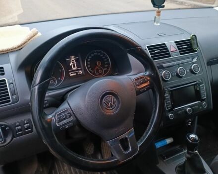 Черный Фольксваген Туран, объемом двигателя 1.6 л и пробегом 293 тыс. км за 10500 $, фото 4 на Automoto.ua