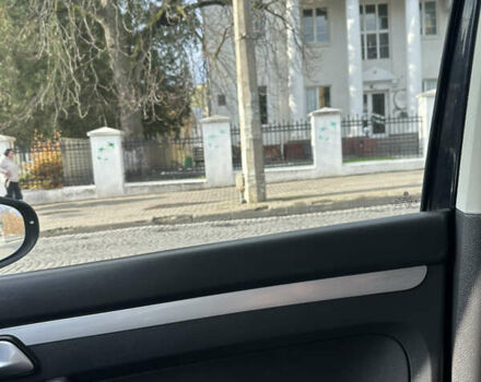 Черный Фольксваген Туран, объемом двигателя 1.97 л и пробегом 223 тыс. км за 13450 $, фото 42 на Automoto.ua