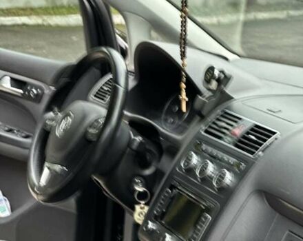 Черный Фольксваген Туран, объемом двигателя 1.6 л и пробегом 250 тыс. км за 9500 $, фото 16 на Automoto.ua